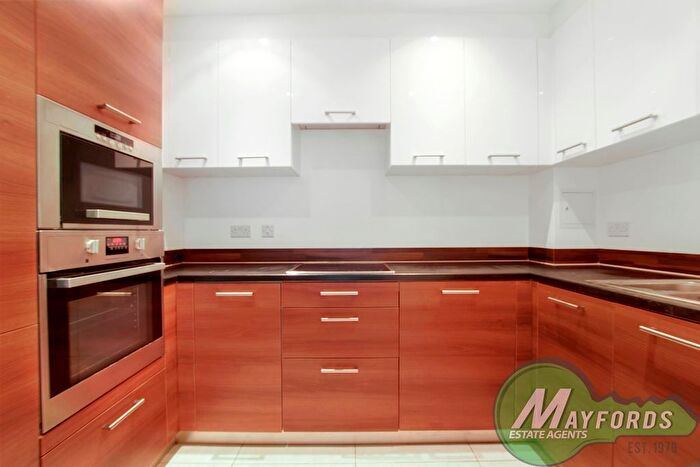 2 Bedroom Flat To Rent In Forge Square, London, London, E14