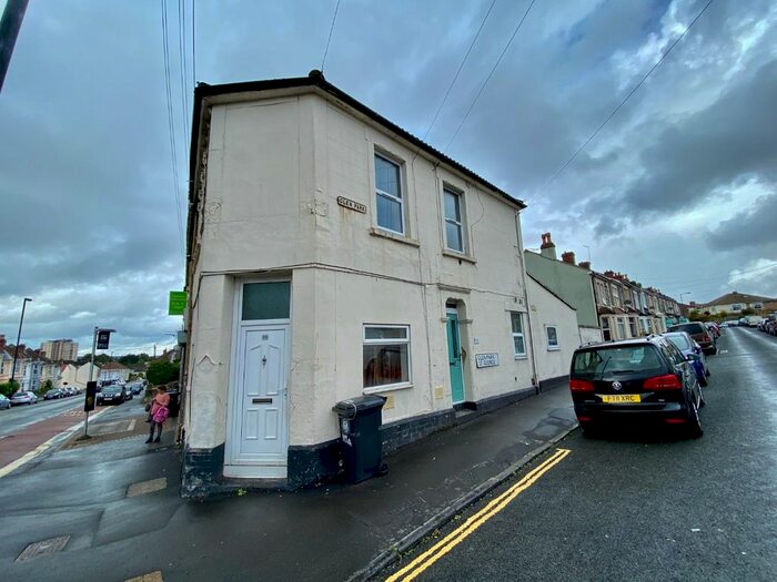 Studio To Rent In Bell Hill Road, St George, Bristol, BS5