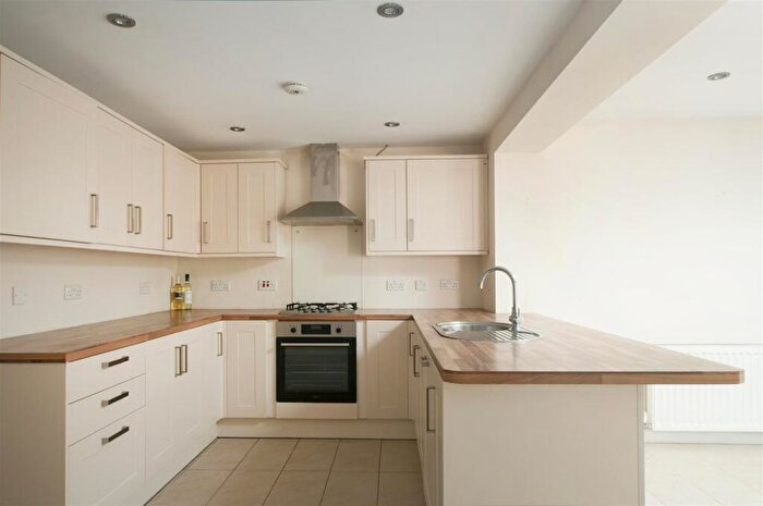 3 Bedroom Semi-Detached House For Sale In Thames Road, Langley, SL3