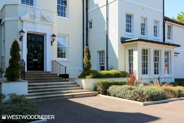 3 Bedroom Apartment To Rent In Kingsmoor House, Essex, CM19