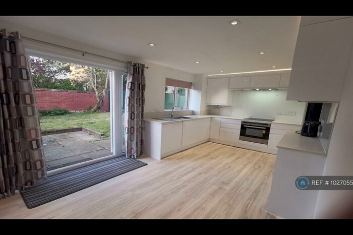 3 Bedroom Detached House To Rent In Barn Owl Close, Northampton, NN4