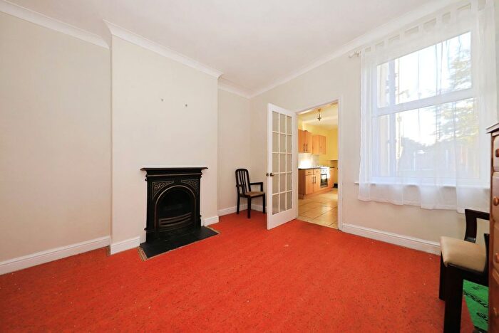 3 Bedroom Semi-Detached House For Sale In Riches Street, Wolverhampton, West Midlands, WV6