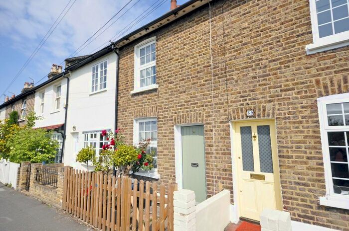 2 Bedroom Cottage To Rent In Railway Side, Barnes, SW13