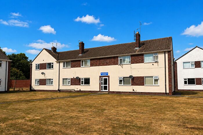3 Bedroom Flat To Rent In Blenheim Court, Kidlington, OX5