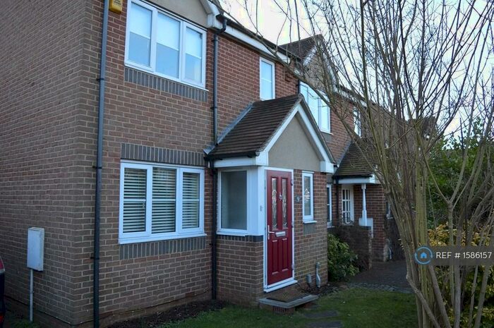 3 Bedroom Semi-Detached House To Rent In Orient Close, St. Albans, AL1