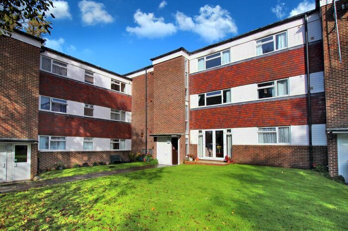 2 Bedroom Flat To Rent In Fender House, Gilligan Close, Horsham, RH12