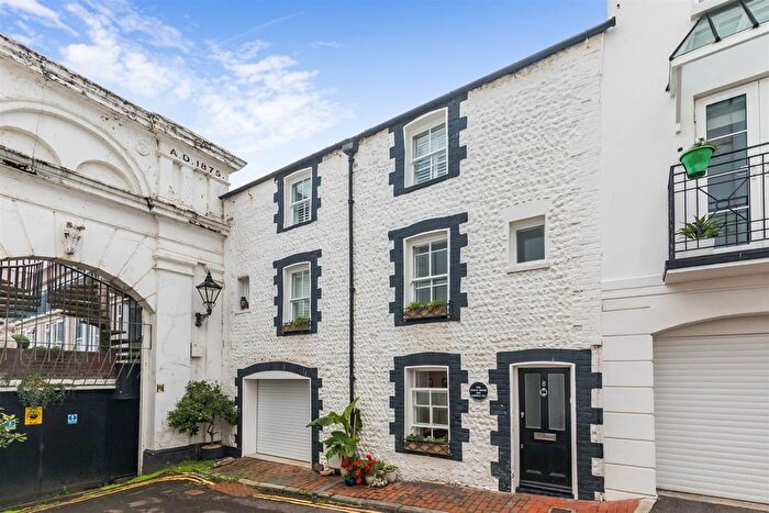 3 Bedroom End Of Terrace House For Sale In Norfolk Buildings, Brighton, BN1