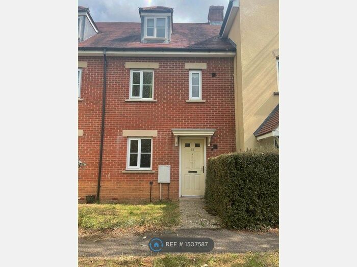 4 Bedroom Terraced House To Rent In Fallows Road, Padworth, Reading, RG7