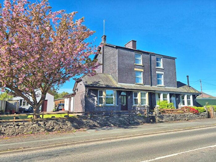 4 Bedroom Semi-Detached House For Sale In Frongoch, Bala, LL23