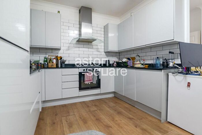 5 Bedroom Flat To Rent In Kilburn High Road, London, NW6