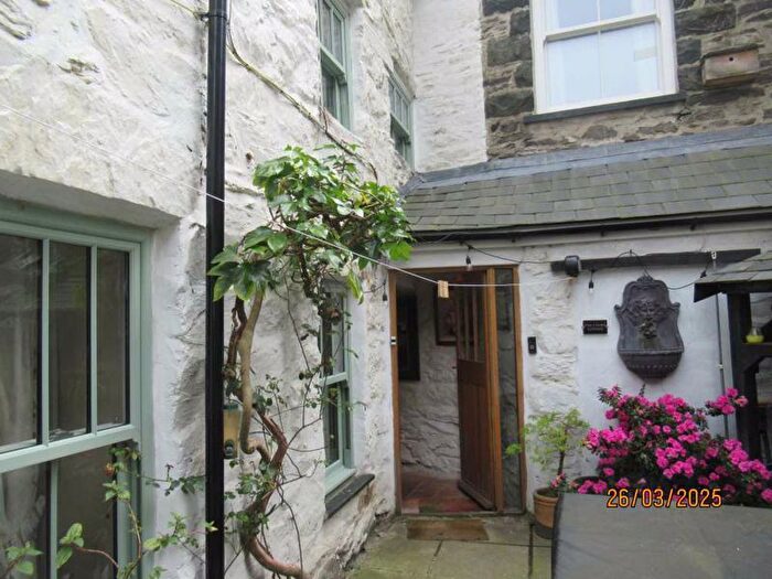 2 Bedroom Cottage To Rent In High Street, Barmouth, LL42