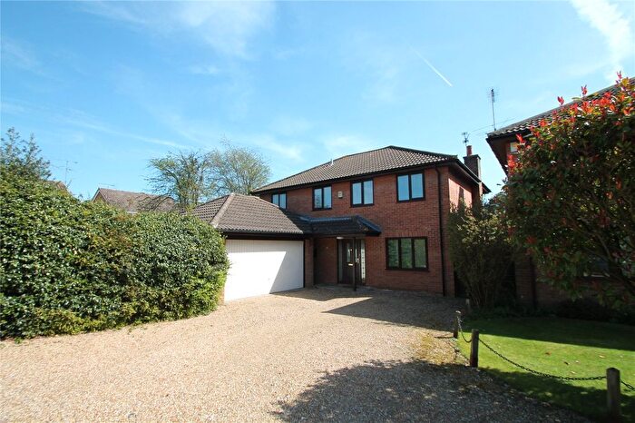 4 Bedroom Detached House For Sale In Wiltshire Drive, Wokingham, Berkshire, RG40
