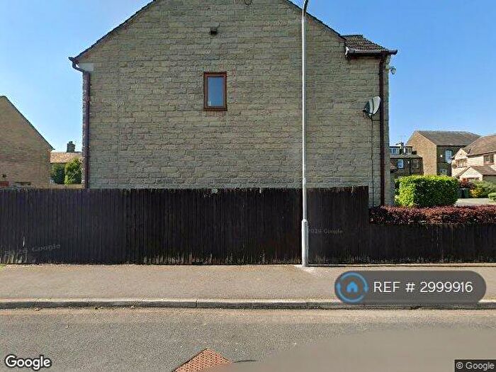 3 Bedroom Detached House To Rent In Jacobs Croft, Bradford, BD14