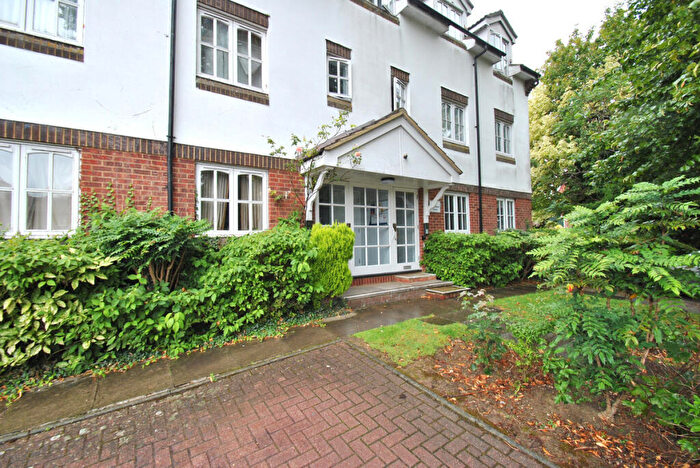 1 Bedroom Apartment For Sale In Rosemont Close, Letchworth Garden City, SG6