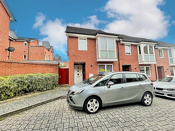 3 Bedroom End Of Terrace House To Rent In Quinn Meadows, Milton Keynes, MK4