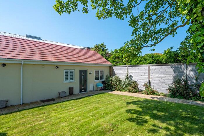 1 Bedroom Flat To Rent In Sea Front, Hayling Island, PO11