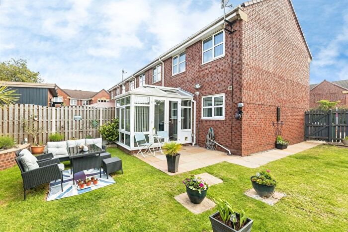 3 Bedroom Property For Sale In Salisbury Mews, Tingley, Wakefield, WF3