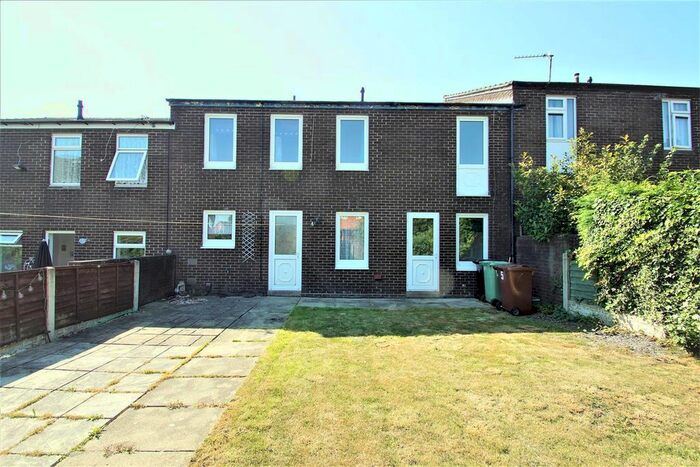 3 Bedroom Town House To Rent In Taylors Close, Leeds, LS14