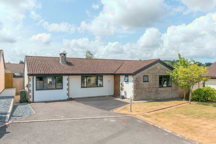 4 Bedroom Bungalow To Rent In Jubilee Drive - Failand, BS8