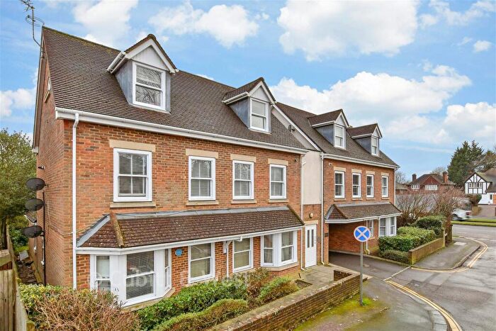 2 Bedroom Flat For Sale In Lyme Regis Road, Banstead, Surrey, SM7