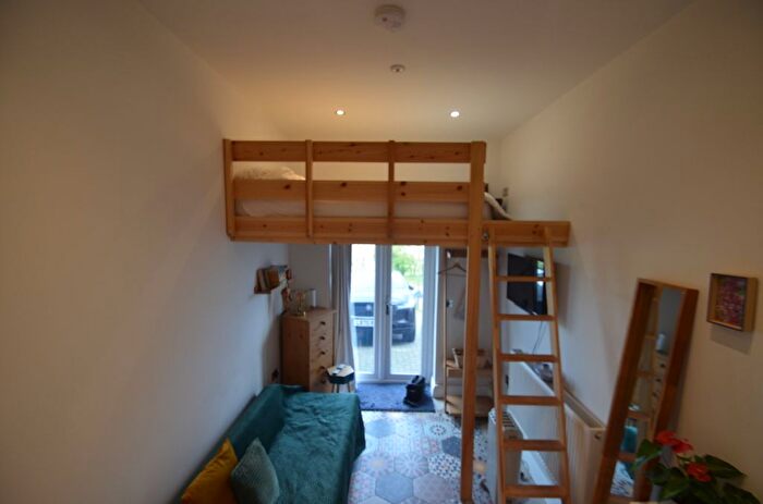 Studio To Rent In Beechcroft Drive, Guildford, GU2