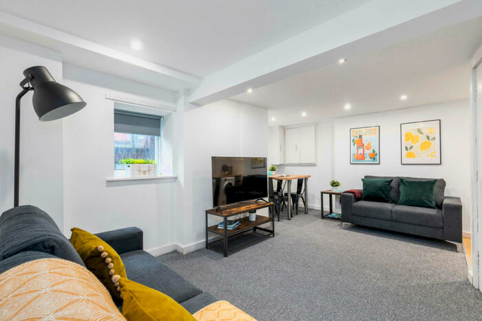 5 Bedroom House To Rent In Talbot Mount, Leeds, LS4