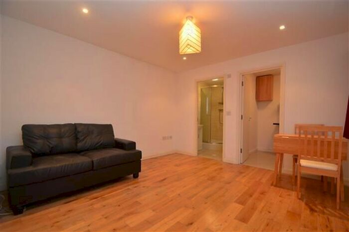 Studio To Rent In West Hill, London, SW18