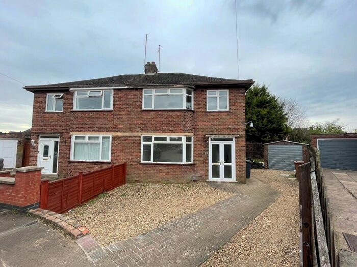 3 Bedroom Semi-Detached House To Rent In Sherwood Avenue, Fletton, Peterborough, Cambridgeshire, PE2