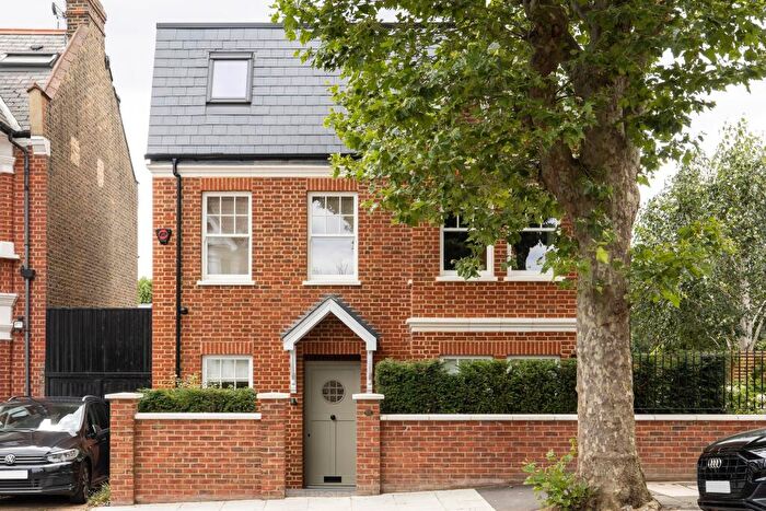 4 Bedroom Detached House For Sale In Dundonald Road, London, NW10