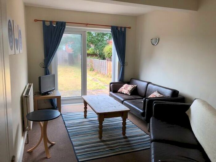 6 Bedroom House To Rent In Stafford Road, Shirley, SO15