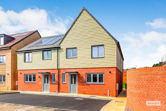 3 Bedroom Property To Rent In Carnelian Avenue, Wellingborough, NN8