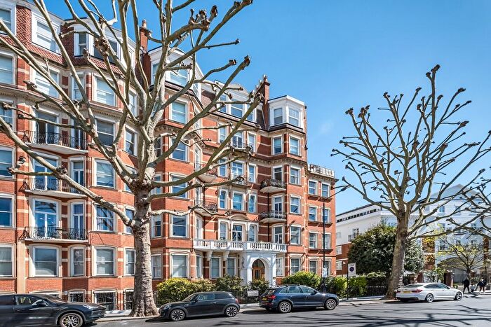 3 Bedroom Flat To Rent In Marloes Road, London, W8