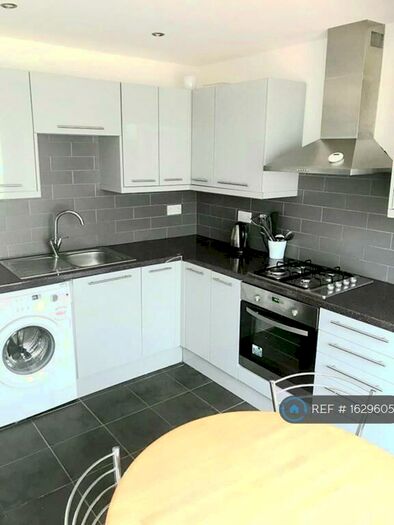 4 Bedroom Flat To Rent In Regent Walk, Aberdeen, AB24