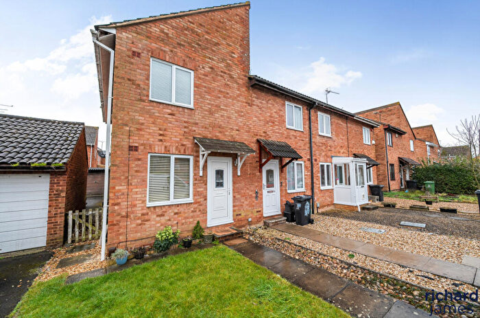 2 Bedroom End Of Terrace House For Sale In Pendennis Road, Freshbrook, Swindon, SN5