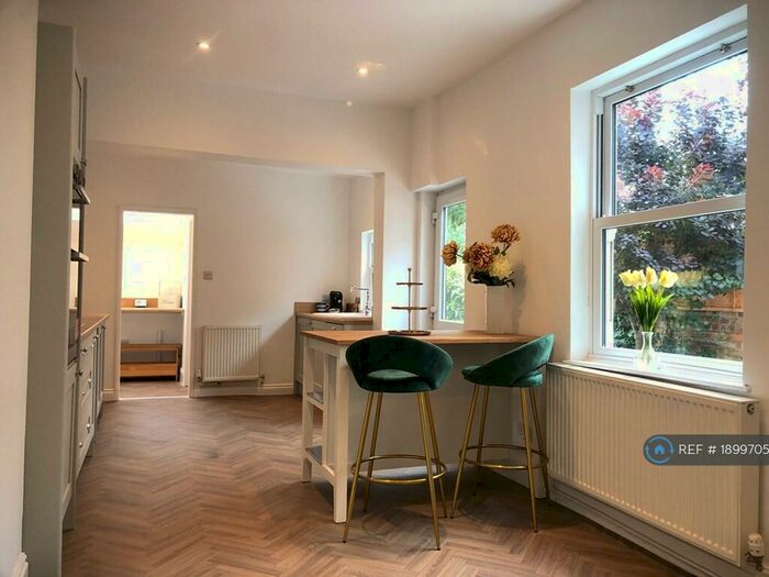 4 Bedroom Semi-Detached House To Rent In Parnell Street, Gainsborough, DN21