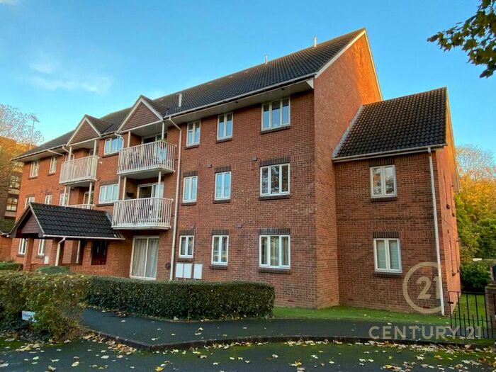 3 Bedroom Apartment To Rent In Glenbuck Road Surbiton, KT6
