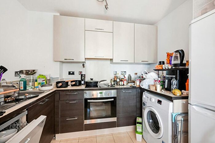 1 Bedroom Flat For Sale In Parkside Court, Booth Road, E16