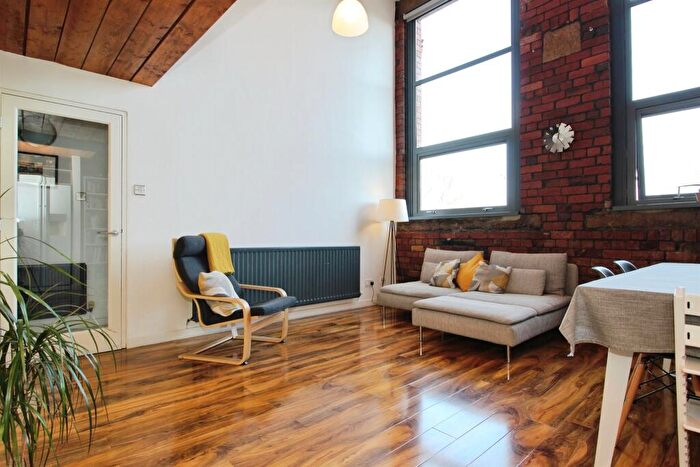 2 Bedroom Flat For Sale In Whingate, Leeds, LS12