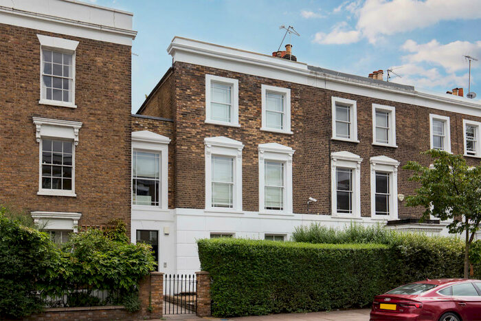 3 Bedroom Apartment To Rent In Southgate Road, London, N1
