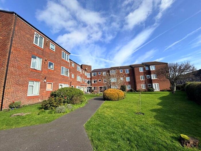 2 Bedroom Apartment For Sale In Mount Pleasant Road, Poole, BH15