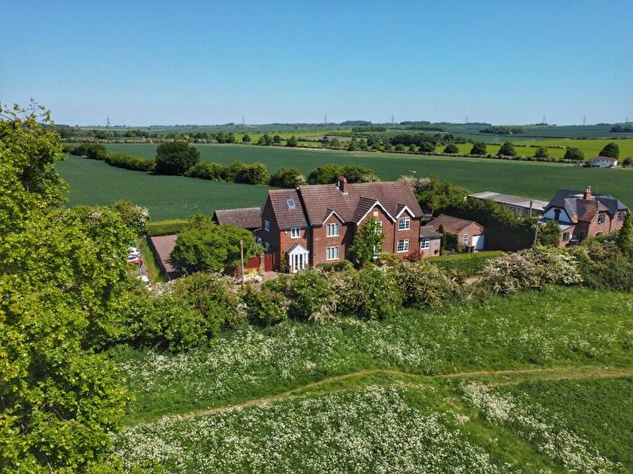 4 Bedroom End Of Terrace House For Sale In Great Bramingham Lane, Luton, LU3
