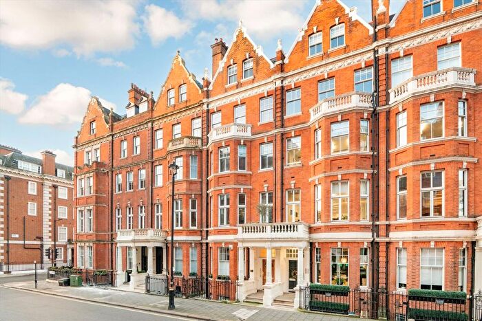 2 Bedroom Flat For Sale In Park Street, London, W1K