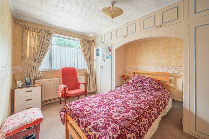 1 Bedroom Flat To Rent In Hammers Lane, Mill Hill, London, NW7