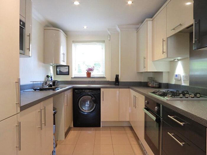 2 Bedroom Flat To Rent In Biggin Hill, Crystal Palace, London, SE19