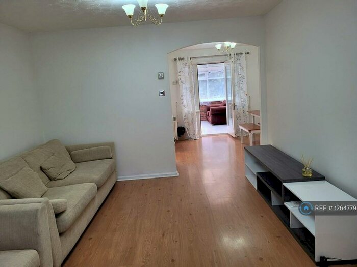 3 Bedroom Semi-Detached House To Rent In Grange Road, Hunslet, Leeds, LS10