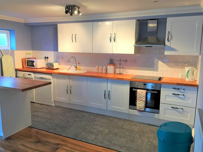 3 Bedroom Flat To Rent In Coastguard Lane, Freshwater, PO40