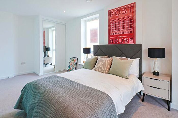 2 Bedroom Flat For Sale In - London Road, Hounslow, TW8