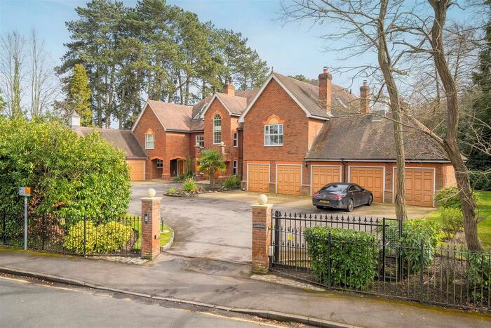 3 Bedroom Flat To Rent In Lady Margaret Road, Sunningdale, Ascot, SL5