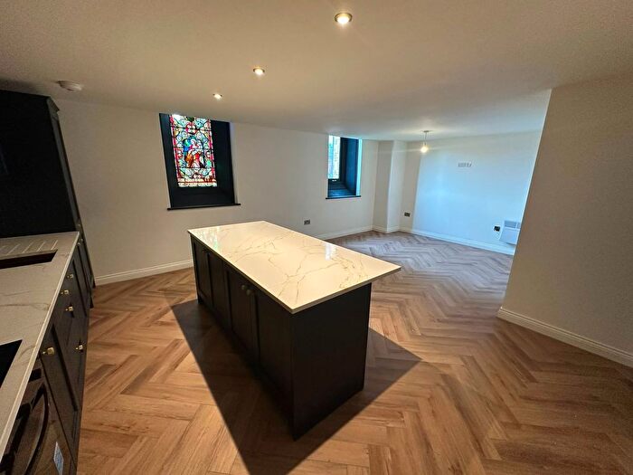 2 Bedroom Flat To Rent In St. Johns Place, Waterloo, L22