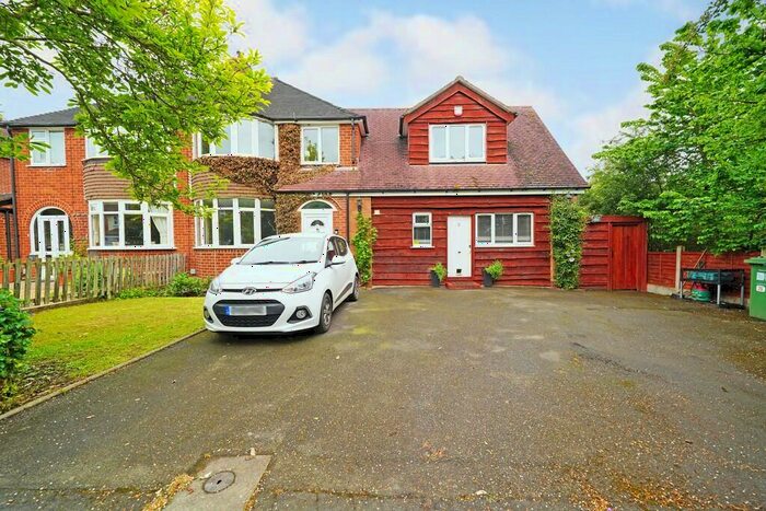 3 Bedroom Semi-Detached House To Rent In Kingswood Close, Lapworth, B94